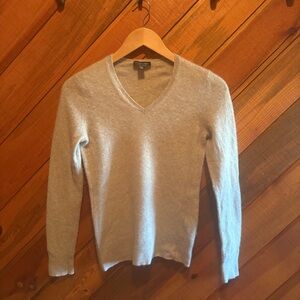 100% cashmere Saks Fifth Avenue Gray V-Neck Sweater